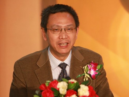 图文:财政部财政科学研究所所长贾康做演讲_财