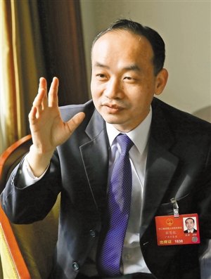 张惠屏   对话嘉宾:全国人大代表,深圳市龙岗区南岭村社区党委书记,居