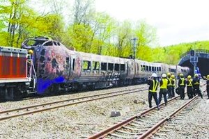 日本铁路频出事故 总裁以死谢罪？