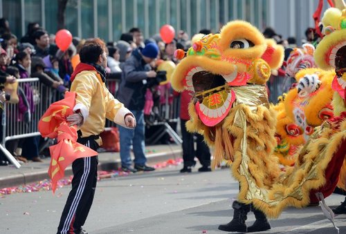纽约法拉盛唐人街举行游行庆祝中国新年