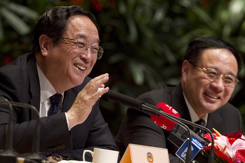 俞正声:规范劳务派遣 不断缩小收入差距