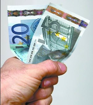 15:17 (快讯) 沪深300指数周一收盘报2905.03点