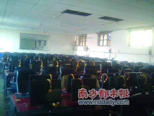 重庆查网吧实名登记:未带身份证上网者被带走