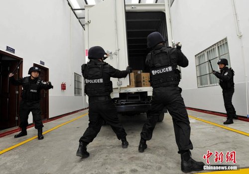 四川省川北监狱举行处置狱内突发事件演练