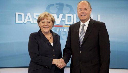 德国总理默克尔左和她的竞争对手施泰因布吕克右