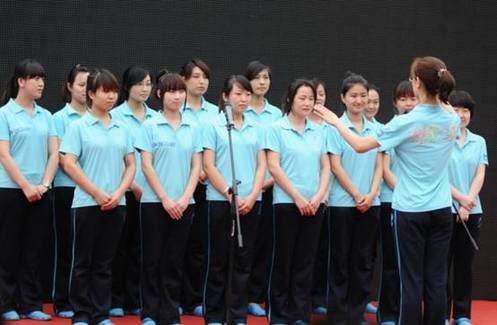 倍康宝贝举办欢歌笑语贺六一活动 与小朋友们