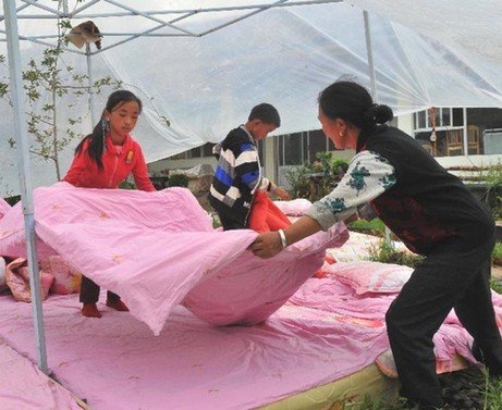 云南与四川交界今日下午再发3.3级地震(组图)