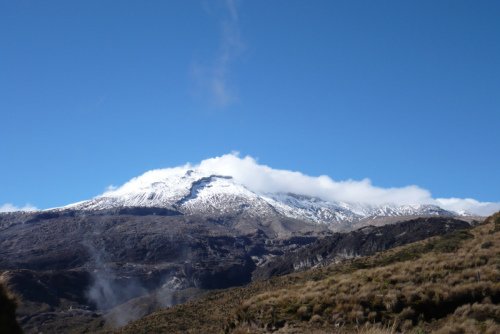 哥伦比亚鲁伊斯火山活动频繁 随时有喷发危险(图)