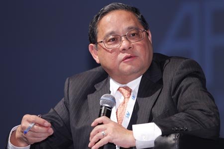 图文:主持人利丰集团主席冯国经