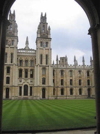 ESADE:注重社会责任教育(商学院故事)