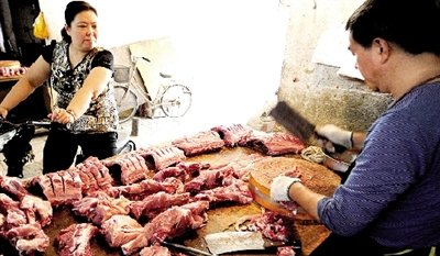 养一头猪赔200元,心疼呀!真不想干了!