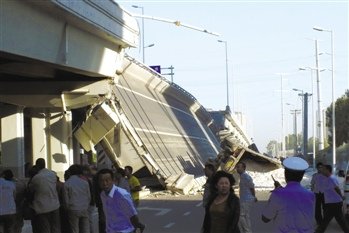 哈尔滨塌桥承建方董事长：钢筋没绑是工艺需要