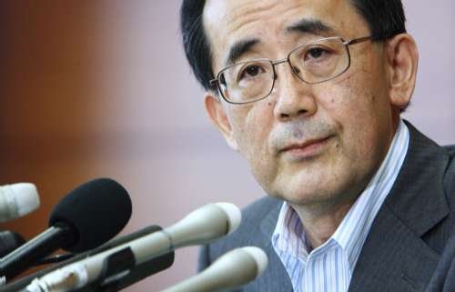 日本双管齐下扩大宽松政策 央行行长回国谋对
