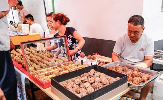 文玩核桃价格跳水 店主转战网店