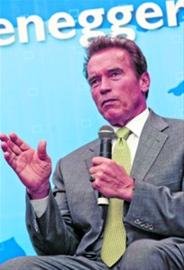 美国两州长访沪 施瓦辛格邀中国为加州建高铁