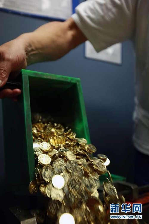 探秘新鲜欧元制造全过程 遍地金钱的至尊诱惑