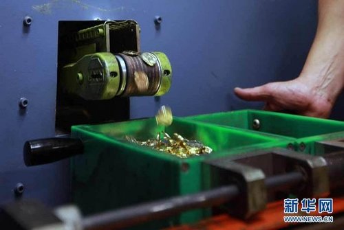 探秘新鲜欧元制造全过程 遍地金钱的至尊诱惑