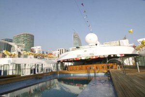 温商花6500万美元购全球唯一六星级双体邮轮