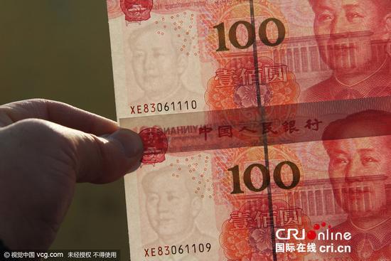 市民取出土豪金百元错币 毛泽东水印没有痣(图)