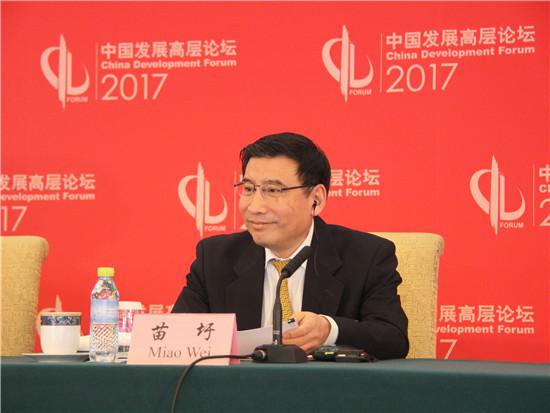 郭台铭抱怨大学生动手能力差 工信部长:请给我