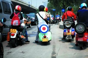 京A牌照两月暴涨六千 驾校被通知限制学员