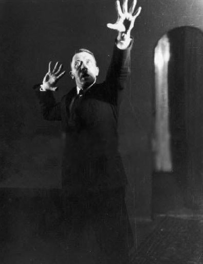 惊!希特勒的演讲术竟是这样炼成的组图_新闻滚