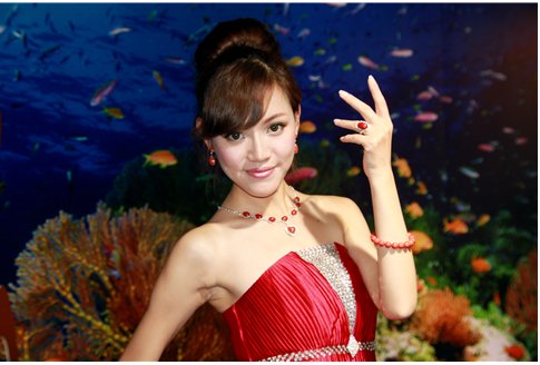 雯莉天然珊瑚树夺目2011国际珠宝展