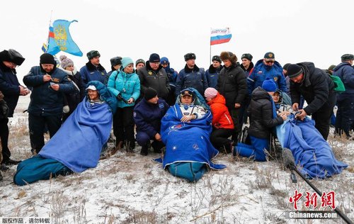 俄联盟号飞船成功着陆 宇航员安全出仓