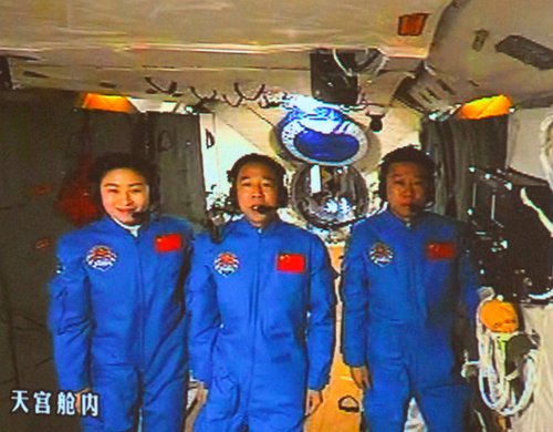 神九升空11天:双向可视通话是最大亮点(图)