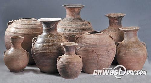 西安一汉墓出土11件原始瓷 颠覆瓷器传统印象