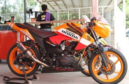 本田幻影1500摩托车