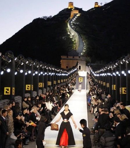 火焰腾腾的时装表演秀:2008年