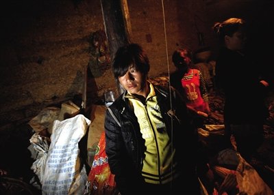 云南一村落全村为黑户 无法看病无法打工