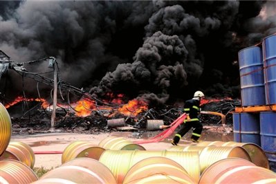 化学品爆炸起火燃烧8小时