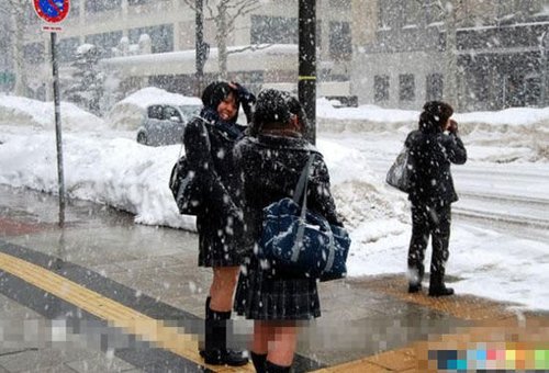 揭秘日本女生冬天穿短裙为何不怕冷[组图]