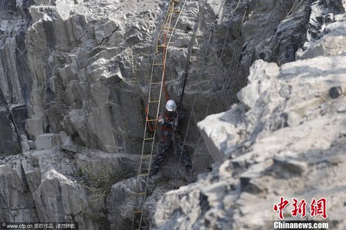 上海松江深坑酒店主体区域开建 进行首次岩壁