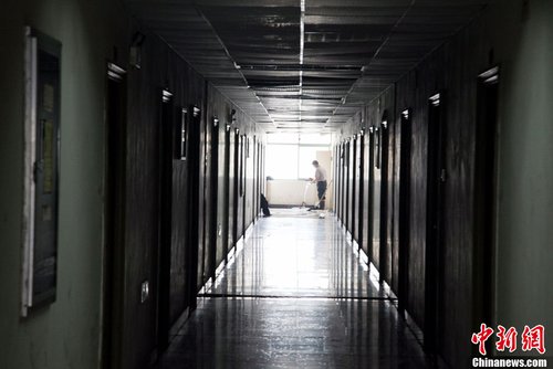 江西一大学宿舍发现腐尸 疑为该校研二学生