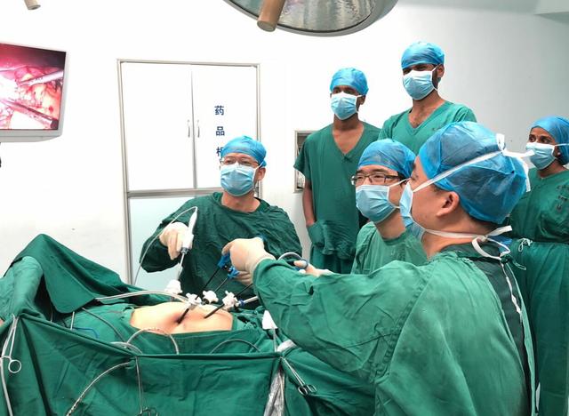 胃癌患者的福音 厦门首例胃癌无腹部切口手术顺利完成