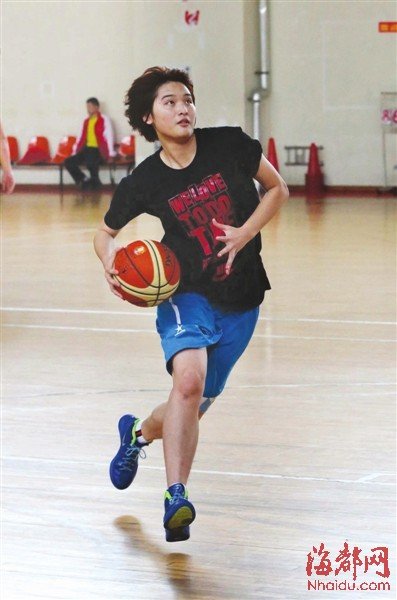 福建南安姑娘入选三人篮球国青队 因爱哭写检