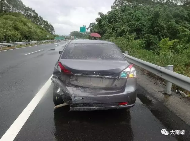 漳州天降大雨连发2起事故 宝马车 下巴 被撞没