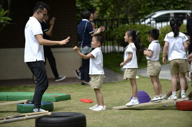 让孩子在户外快乐运动健康成长 红黄蓝幼儿教