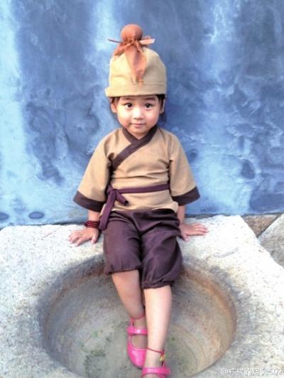 福州三坊七巷现汉服“萌娃” 网友直呼太可爱