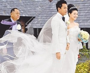 揭大S婚后生活 万元以下的高跟鞋都是浮云_大闽