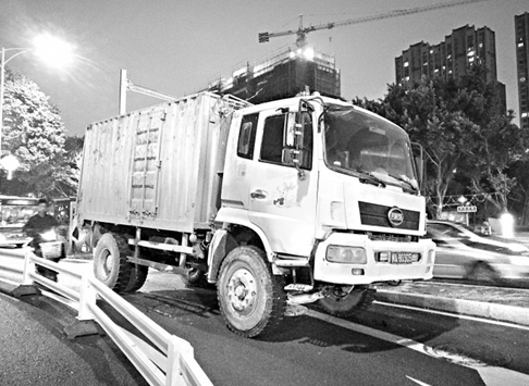福州深夜发生惨烈车祸 一小学女生不幸殒命