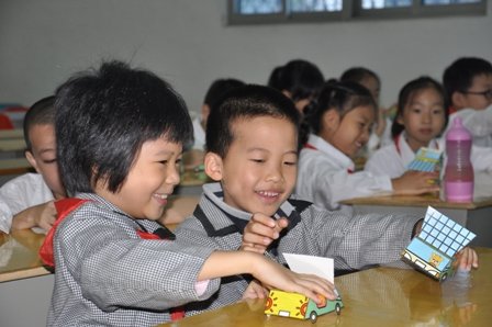 福州中宝举办2010BMW之悦儿童安全训练营小学生图片的自理图片