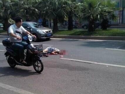 福州监狱附近发生车祸 电动车女骑手当场身亡