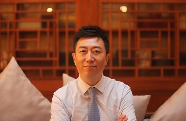 中央电视台主持人陈伟鸿读诗