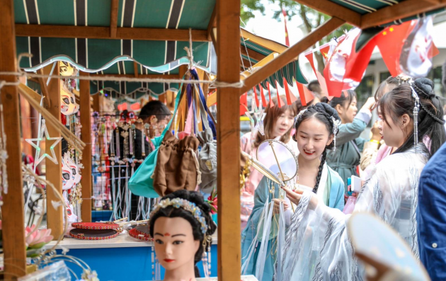 潮玩西塘花巷:国风来袭,潮娱花巷