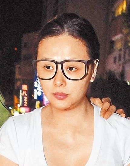 台<em>吸毒女星</em>萧淑慎出狱后瘦身成功 秀深V自拍照