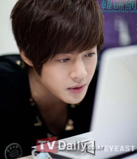 金贤重亚运会后台照曝光 帅气面孔成焦点